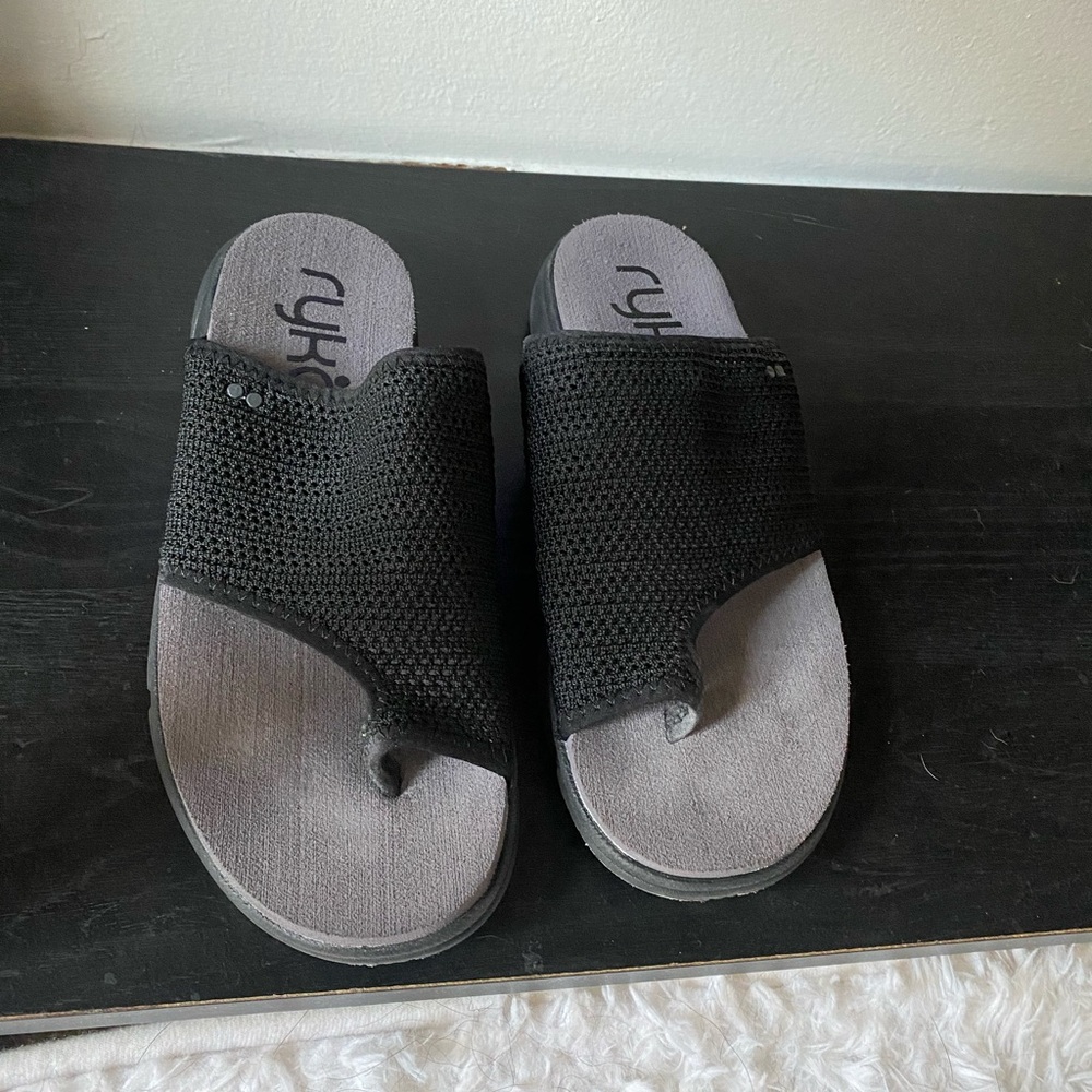 NWOT Black and Gray Slide Sandals